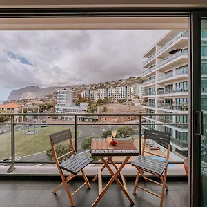 Cozy T2 With Ocean View Apartment